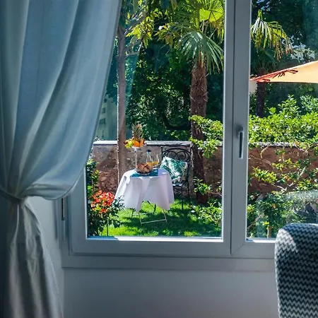 Boutique And Garden Bed & Breakfast
