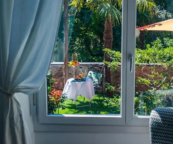 Boutique And Garden Bed and Breakfast